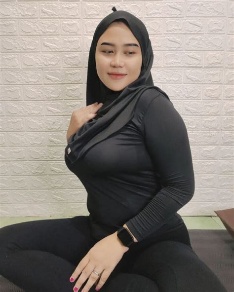 Video Bokep Hijab Berkacamata Belajar Colmek. . Hijaber bugil